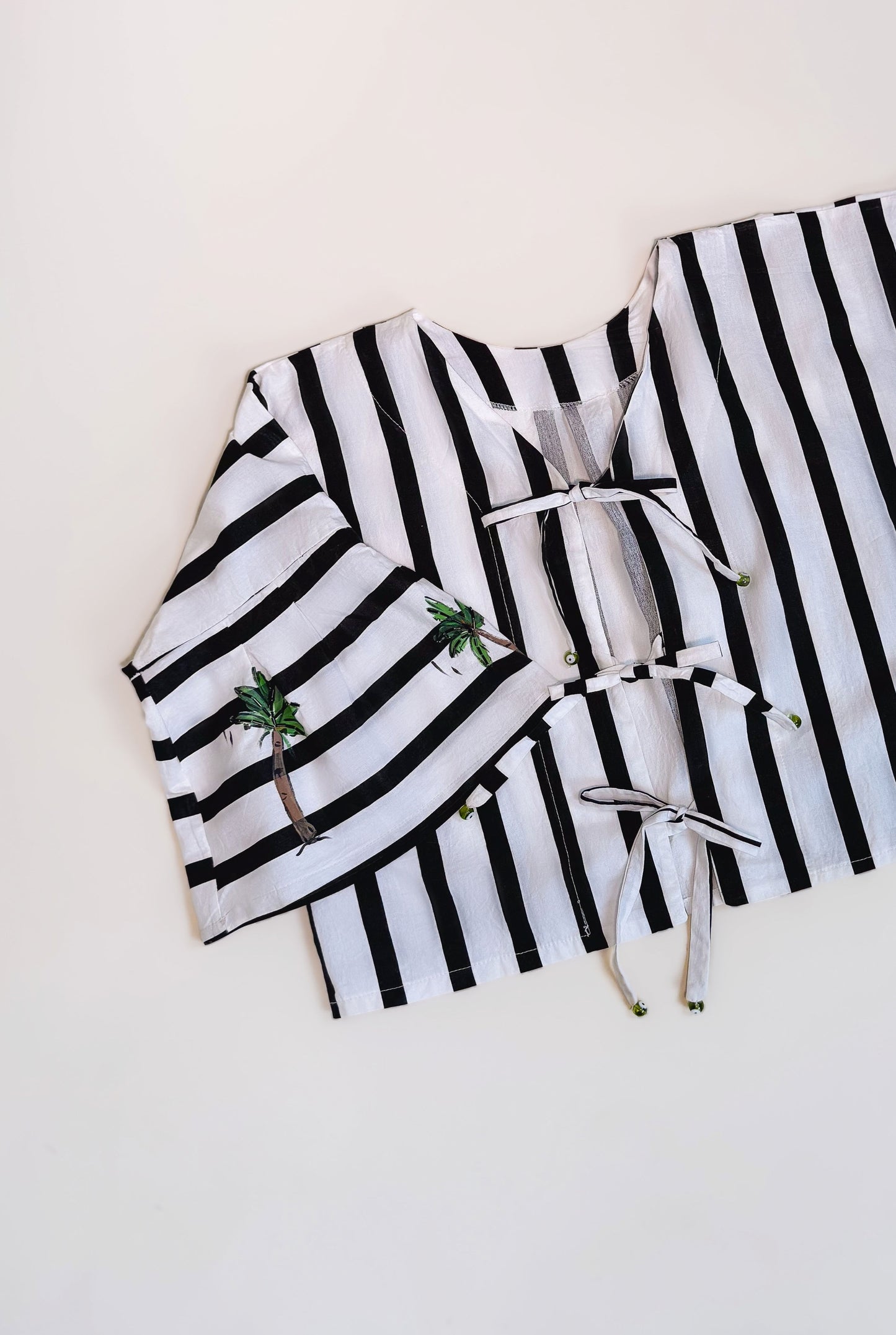 Bata Listras Preto e Branco Coqueiros