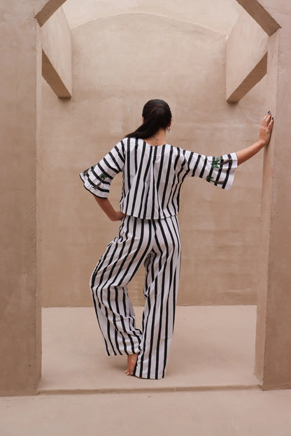 Calça Comfy Listras Preto e Branco