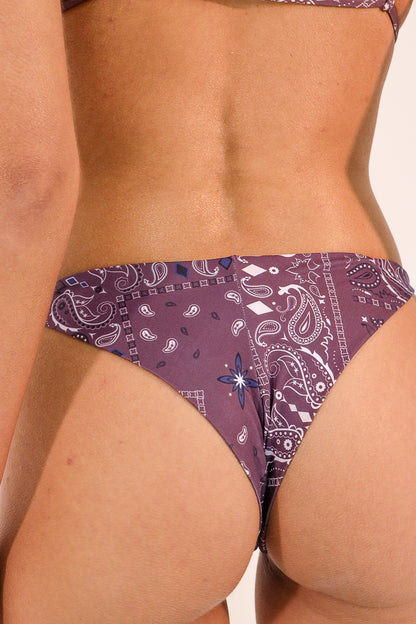 Calcinha Cortininha Paisley Raisin